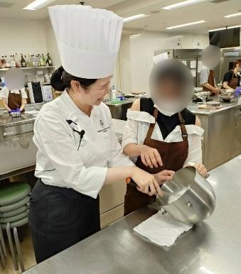 パティシエの授業体験をおこないました！