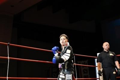 卒業生がキックボクシングの大会に出場しました