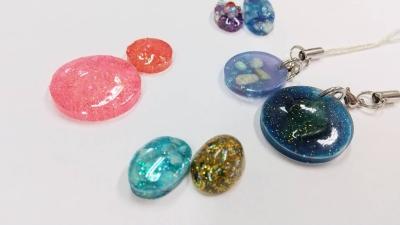 レジンでアクセサリーを作りました♪