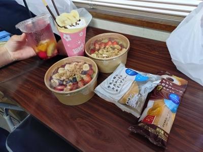 みんなでおにぎり＆スイーツを食べました(^^♪