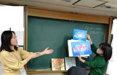 特別活動「イラストを描こう！」を実施しました