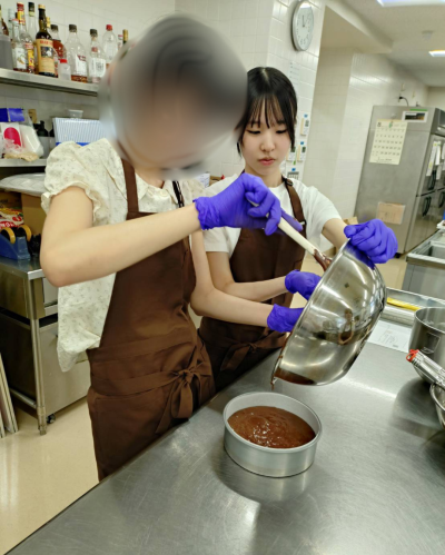 パティシエの授業体験をおこないました!